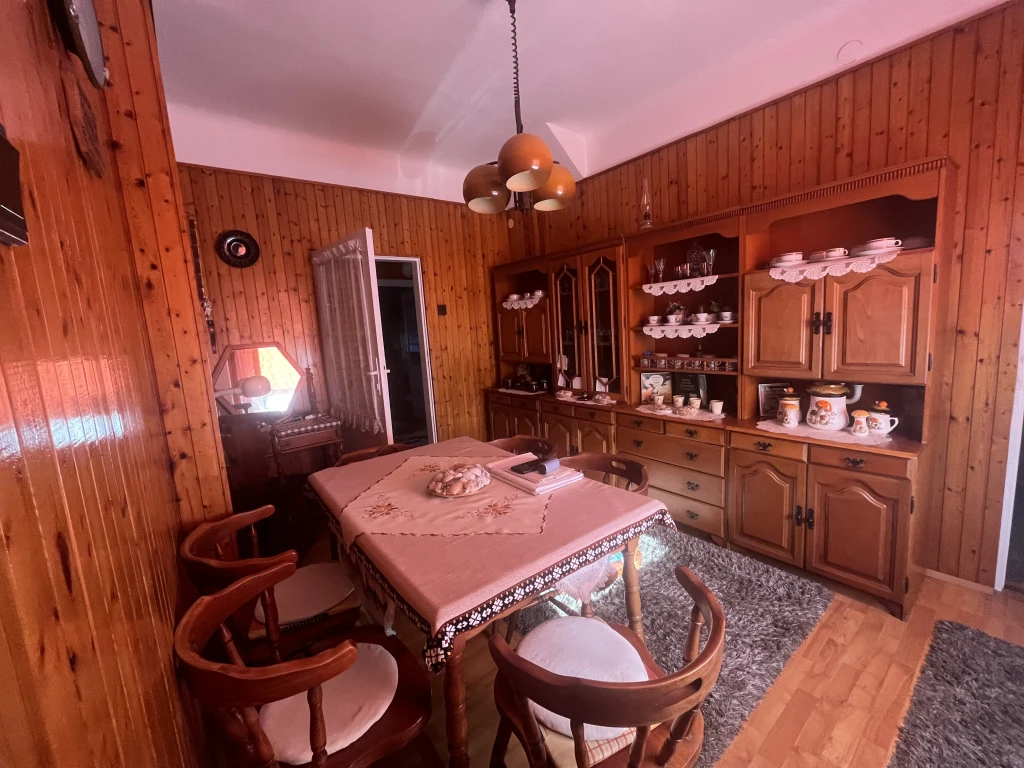 XVIII. Kerület, Gloriett telep, 140 m²-es, 2 generációs, családi ház