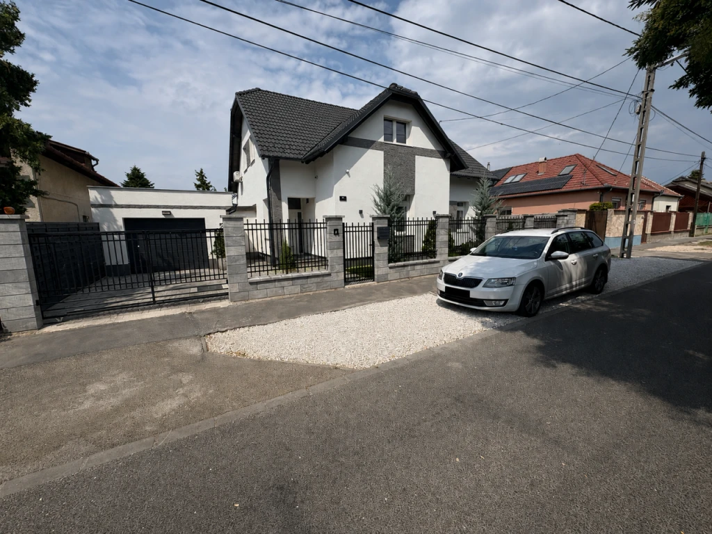 Vecsés, Vecsés, 207 m²-es, családi ház, 6 szobás, újszerű állapotú