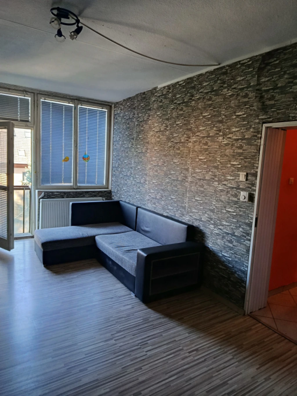 Tököl, Máltai utca, 62 m²-es, társasházi lakás, 2 szobás, felújítandó állapotú