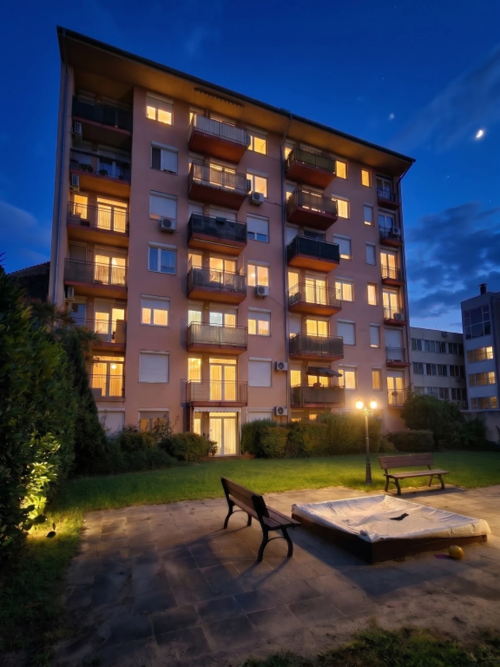 XIV. Kerület, Várna utca, 89 m²-es, társasházi lakás, 4 szobás