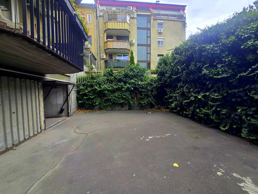 IV. Kerület, Kassai utca, 15 m²-es, különálló garázs, átlagos állapotú