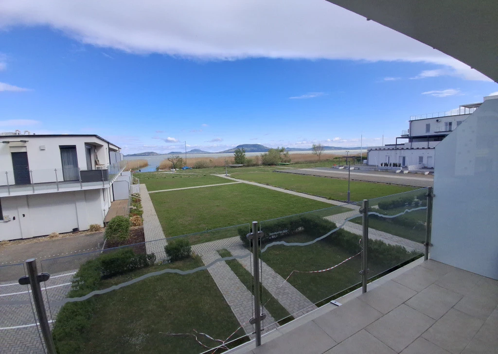Balatonfenyves, Vízpart, 49 m²-es, társasházi lakás, 2 szobás