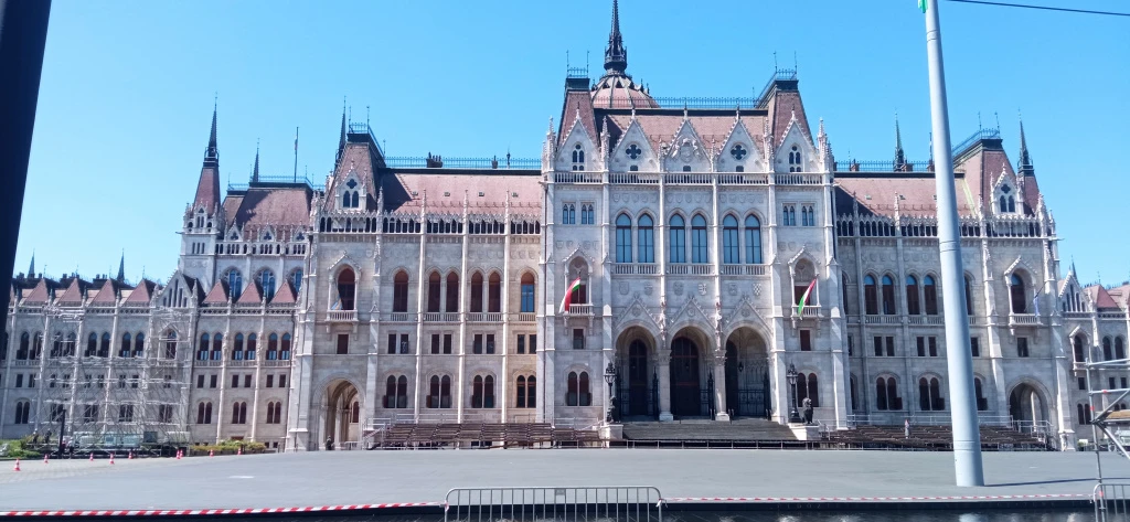 V. Kerület, Parlamenthez közel, 65 m²-es, társasházi lakás, 1+2 szobás