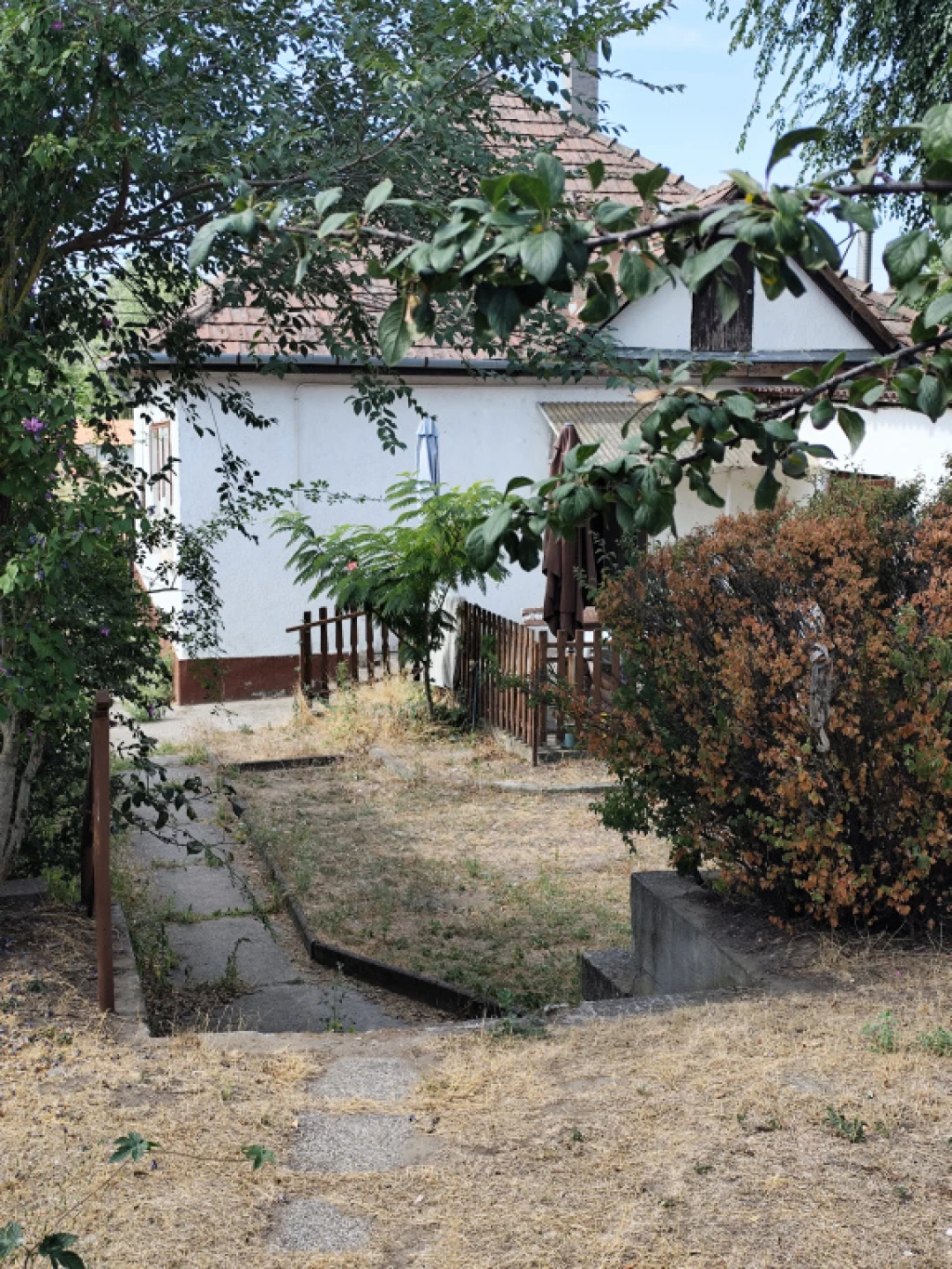 Tápióság, Bicskei utca, 88 m²-es, családi ház, 2+1 szobás, átlagos állapotú