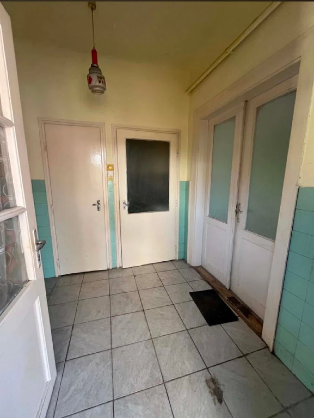 XIX. Kerület, Bem utca, 27 m²-es, társasházi lakás, 1 szobás, felújítandó állapotú