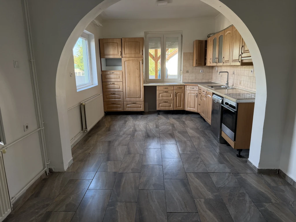 Szigethalom, Központ közelében, 140 m²-es, 2 generációs, családi ház