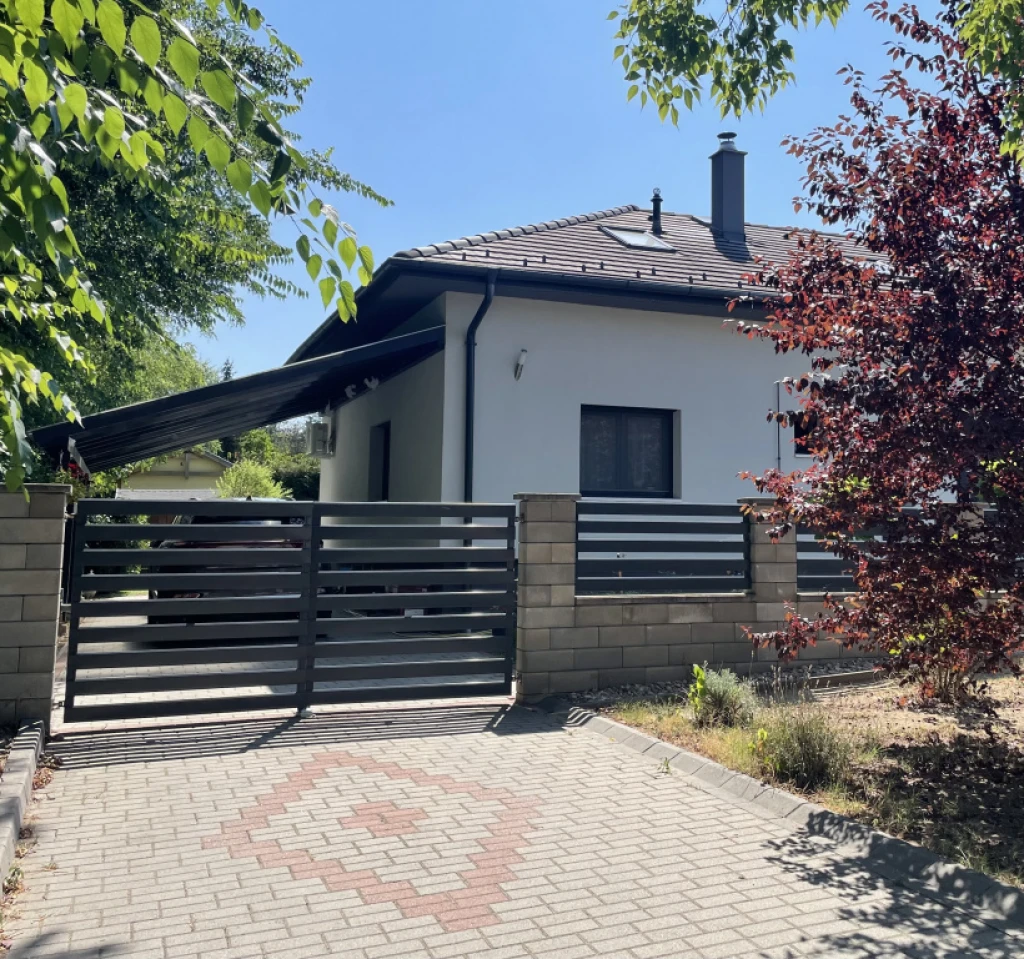 Veresegyház, Revetek közeli utca, 76 m²-es, ikerház, 2+2 szobás