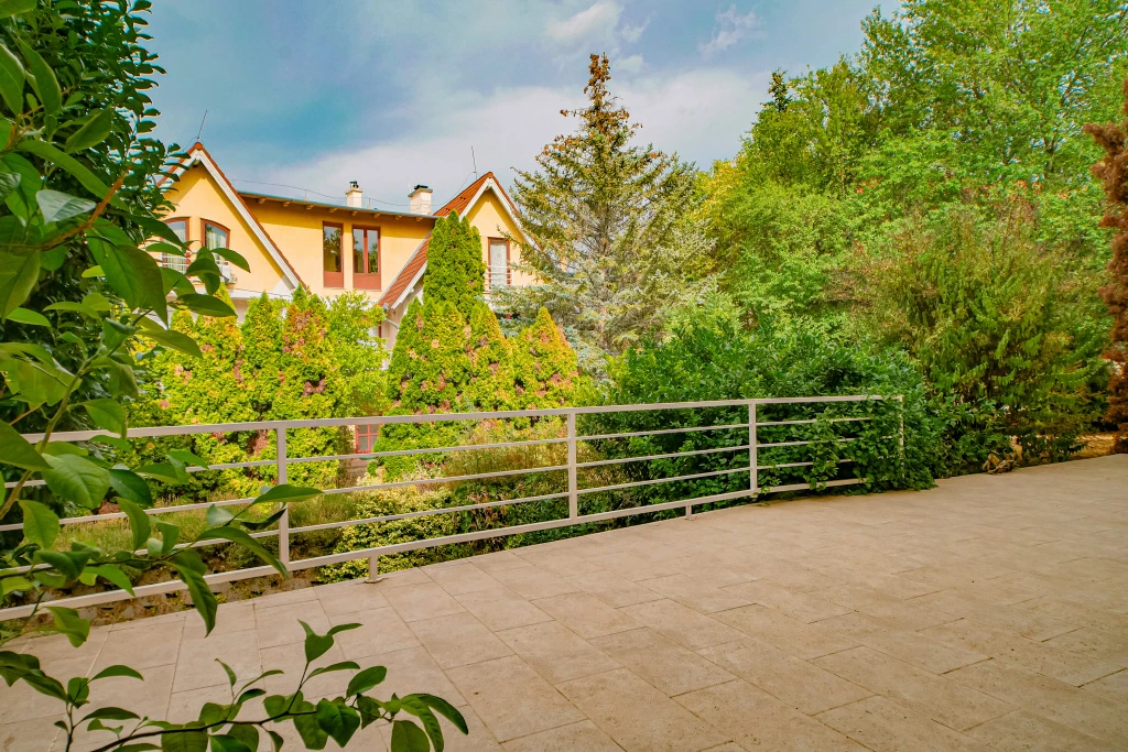 II. kerület, Széphalom, 122 m²-es, társasházi lakás, 5+1 szobás