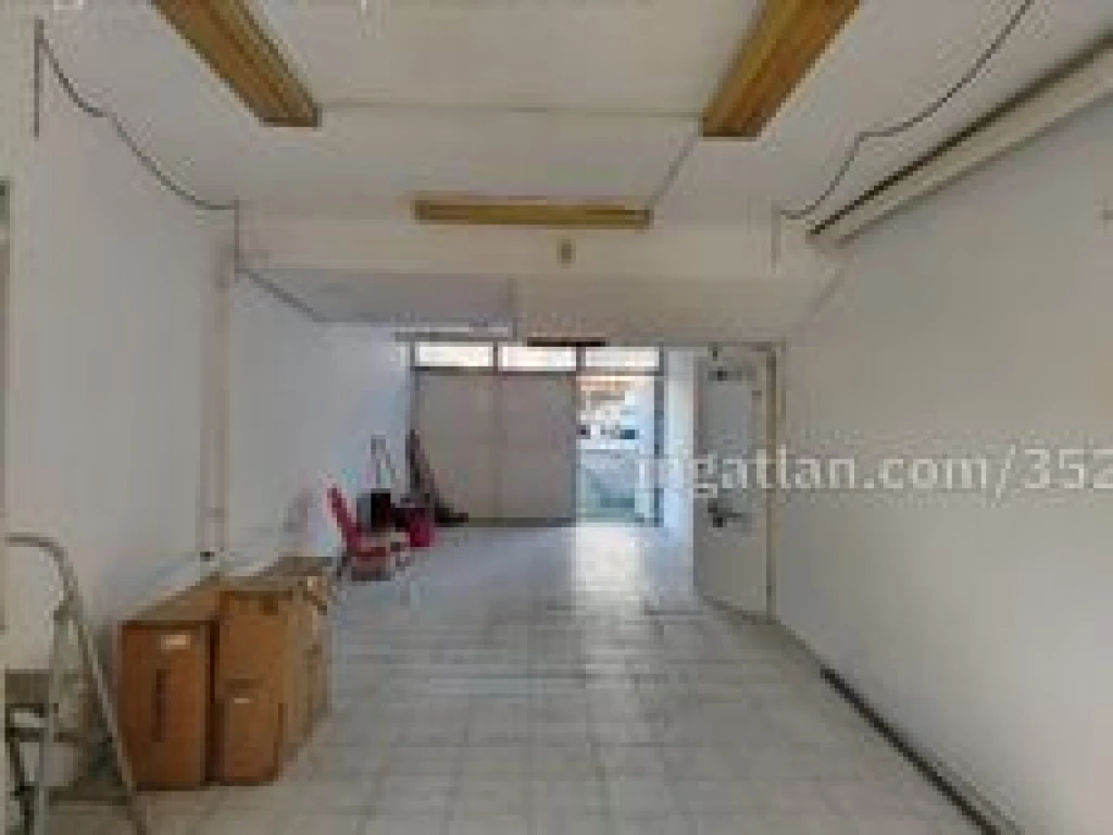 Érd, Városközpont tér, 46 m²-es, különálló garázs, átlagos állapotú