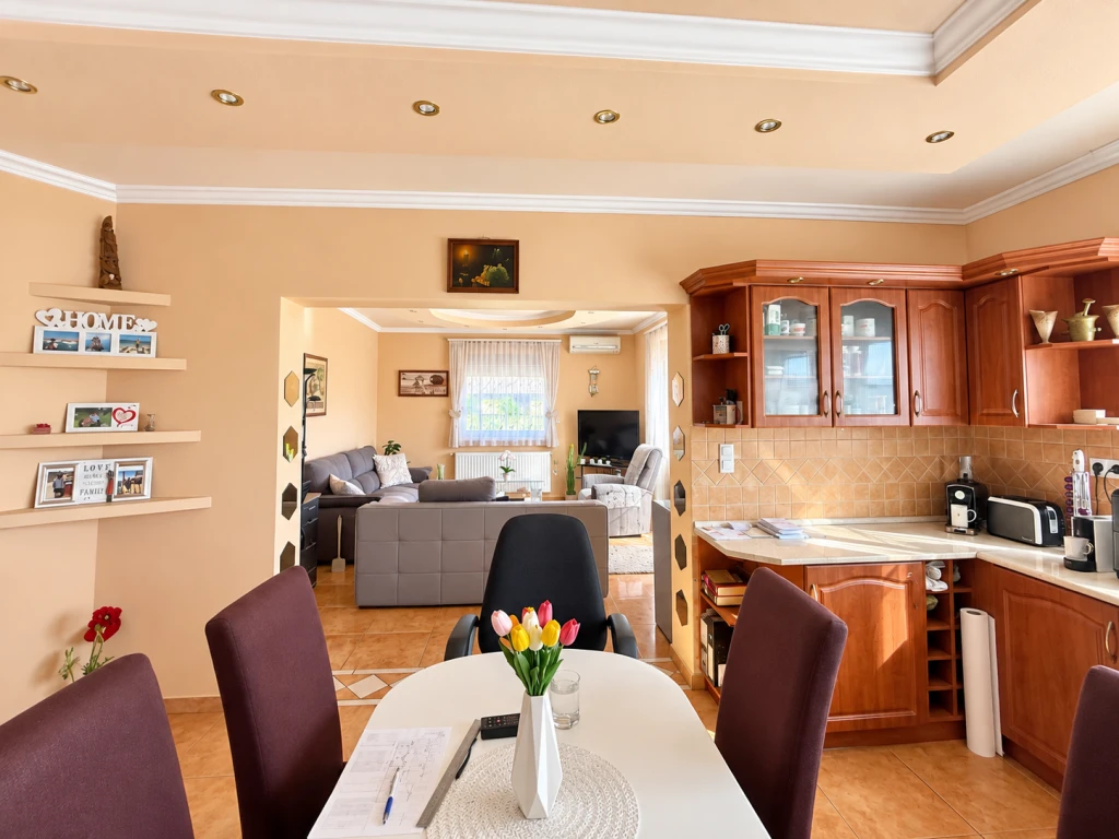 Ecser, Nádas Béla utca, 133 m²-es, családi ház, 3 szobás, jó állapotú