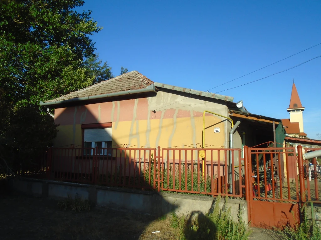 c3-1-name c2-1-name, Tiszajenő, Vasút utca