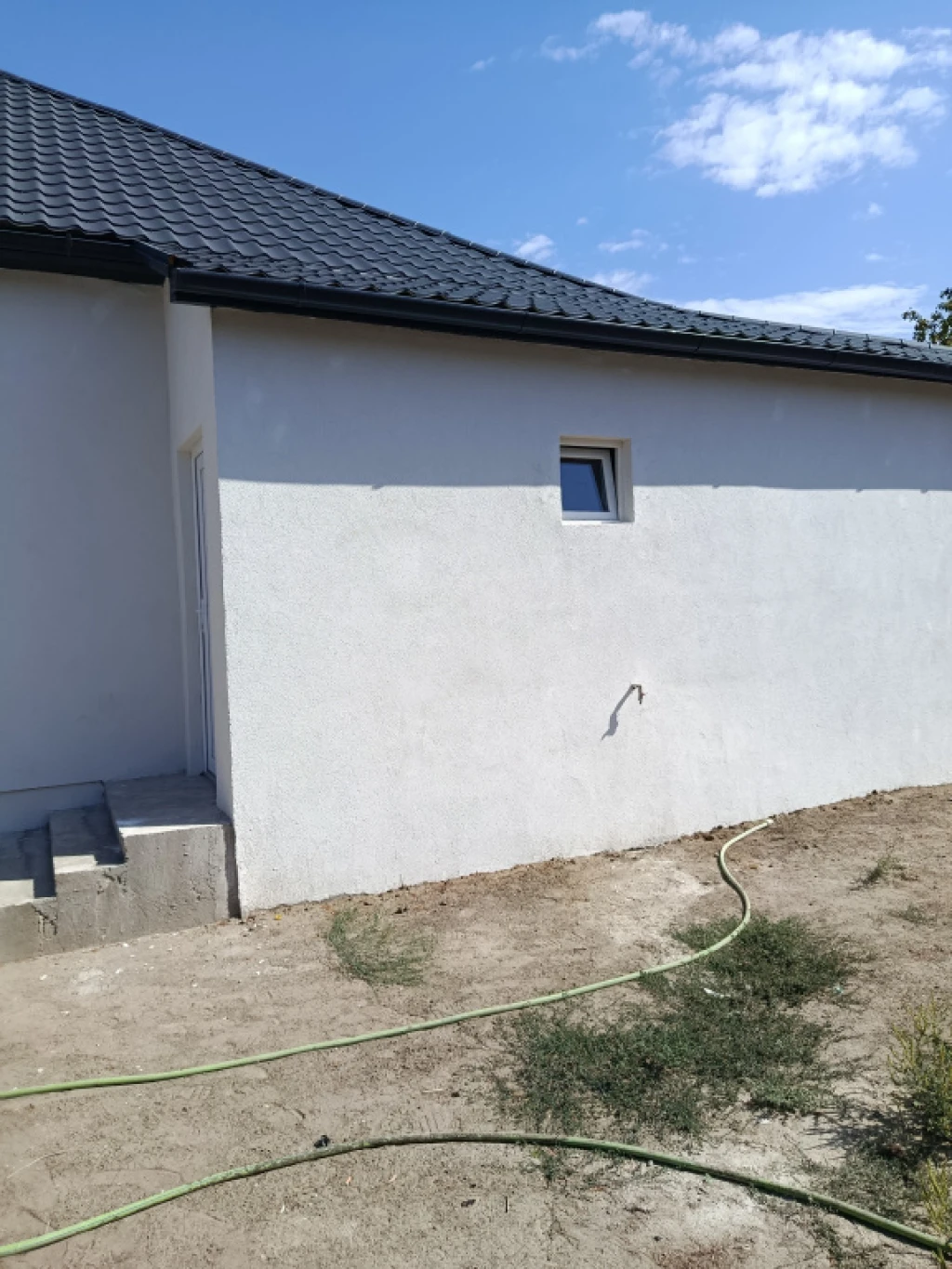 Halásztelek, Petőfi Sándor közeli utca, 50 m²-es, ikerház, 2 szobás