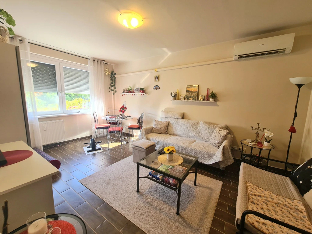 XV. Kerület, Nyírpalota út, 35 m²-es, társasházi lakás, 1+1 szobás