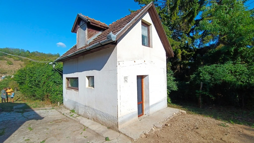 Vác, Gombás, 46 m²-es, családi ház, 2+2 szobás, átlagos állapotú