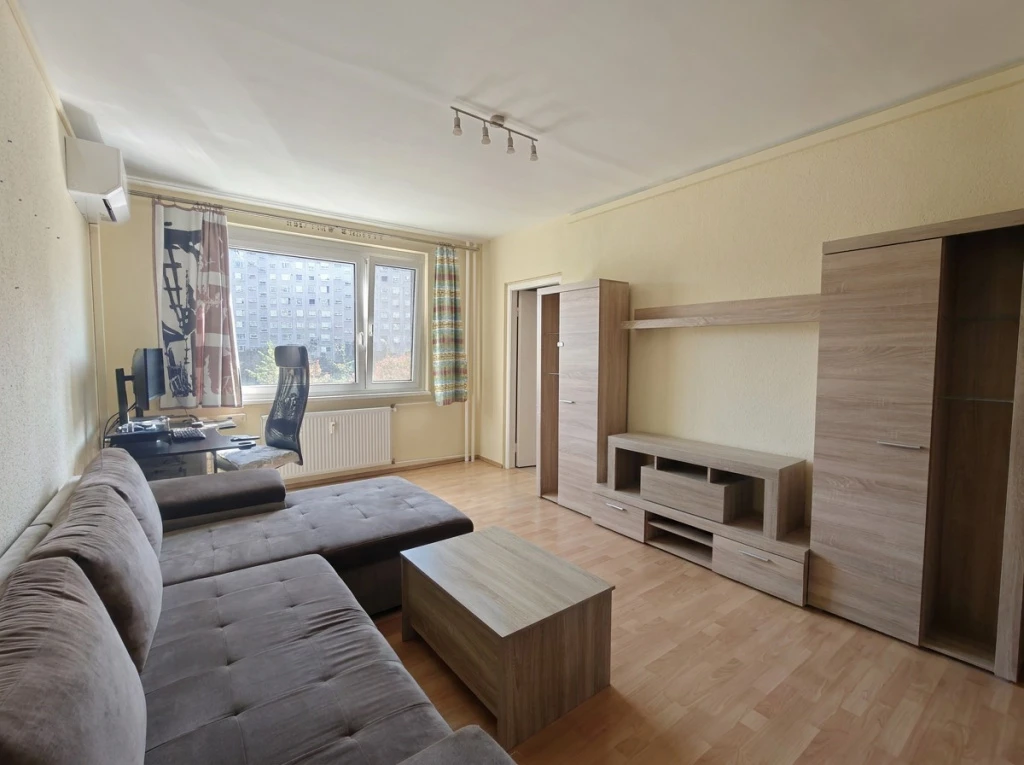 XV. Kerület, Nyírpalota út, 65 m²-es, társasházi lakás, 2+1 szobás