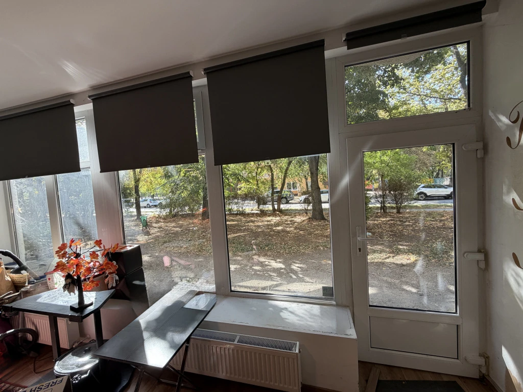 III. Kerület, Meggyfa utca, 140 m²-es, üzlethelyiség utcai bejárattal