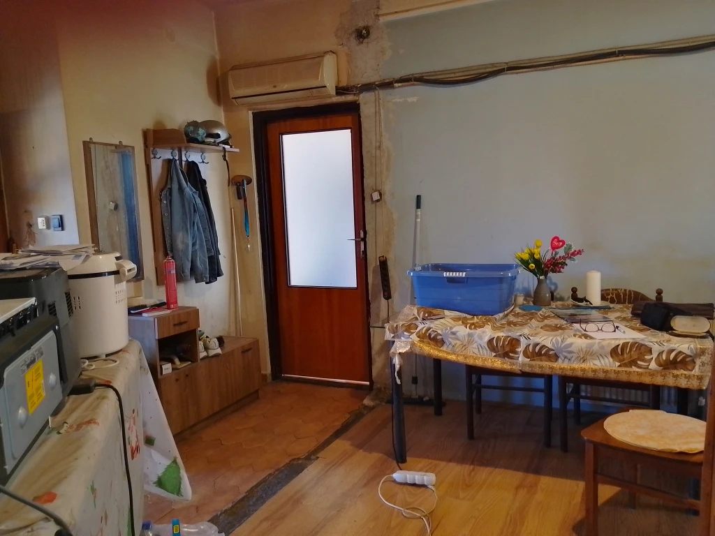 Csömör, Bajcsy Zs. ut közelében, 200 m²-es, 2 generációs, családi ház