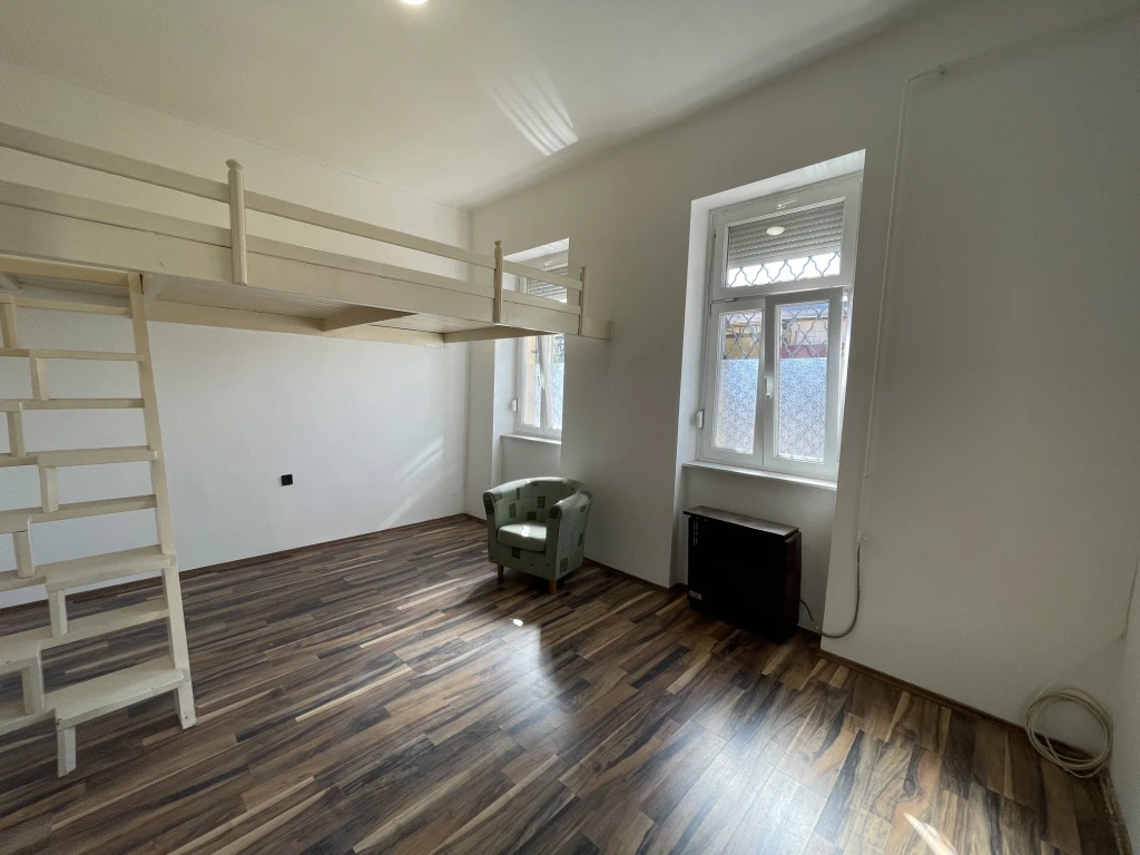 IV. Kerület, Kisfaludy utca, 27 m²-es, társasházi lakás, 1 szobás