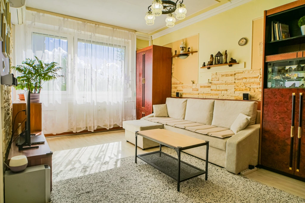 III. Kerület, Amfiteátrum utca, 73 m²-es, társasházi lakás, 1+3 szobás