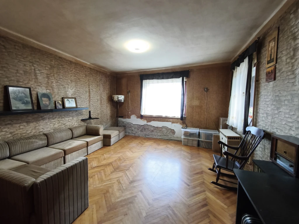 Fót, Fótújfalu, 78 m²-es, családi ház, 3 szobás, felújítandó állapotú