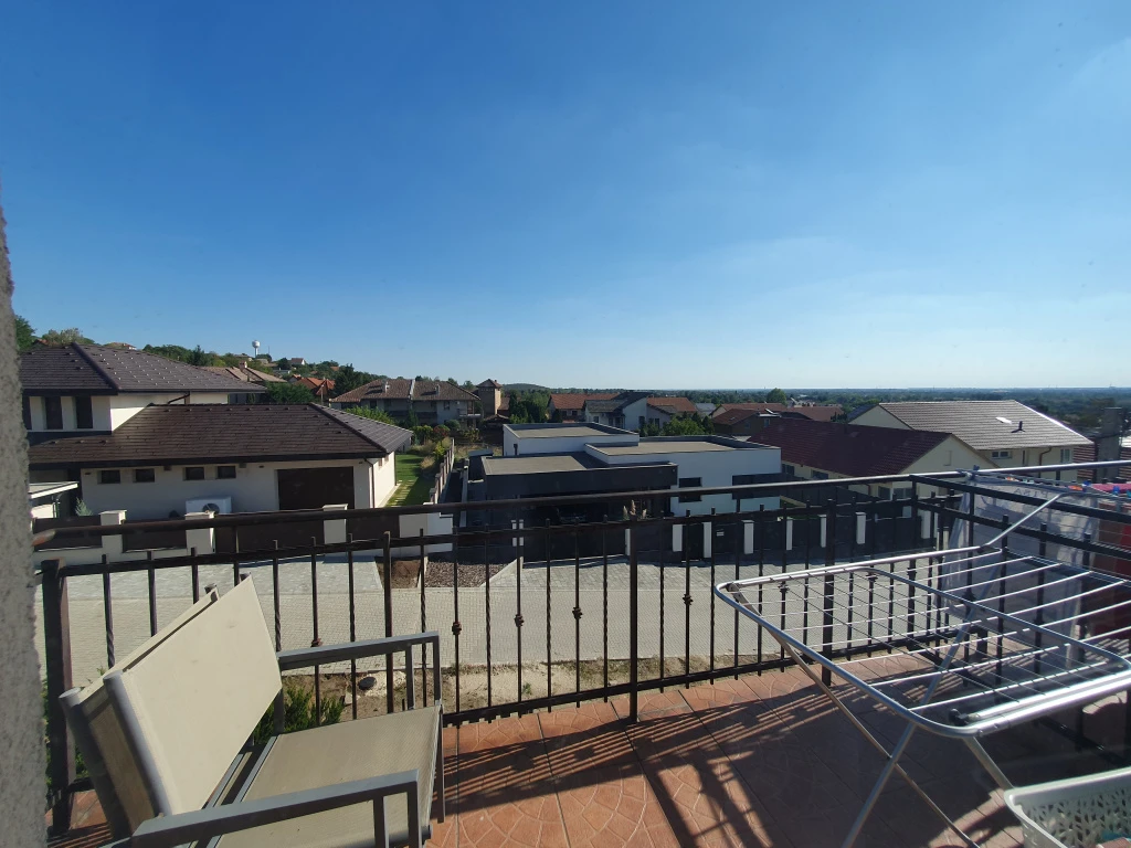 Csömör, Középhegy, 127 m²-es, sorház, 4 szobás, jó állapotú