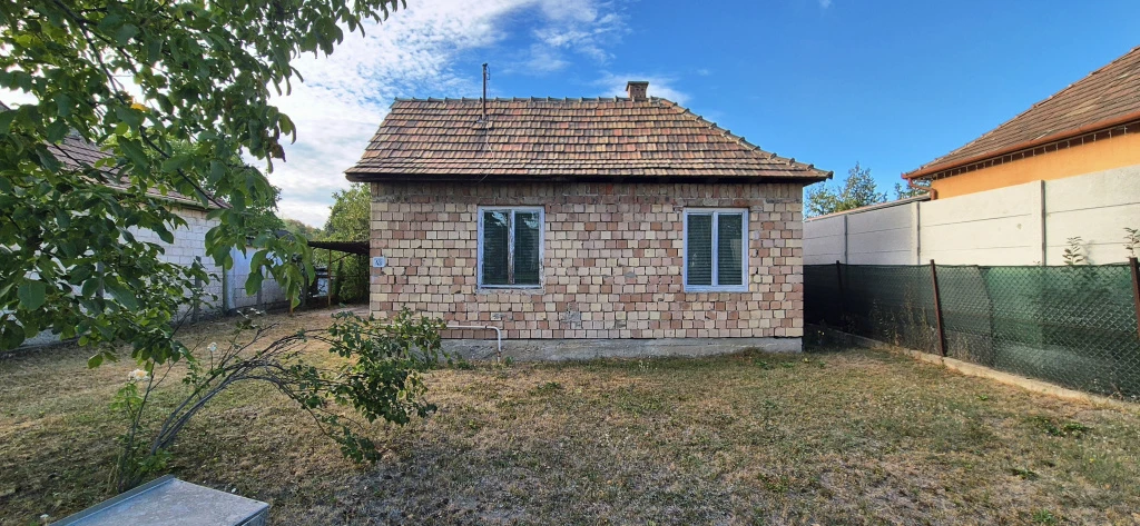 Ecser, Ady Endre utca, 49 m²-es, családi ház, 2 szobás, felújítandó állapotú