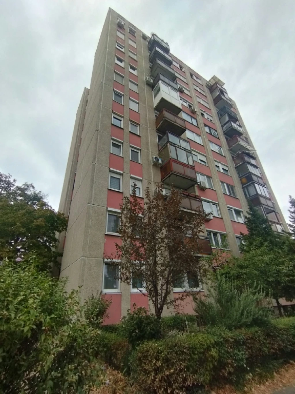 IX. Kerület, Határ úti mertóhoz közeli utca, 52 m²-es, társasházi lakás