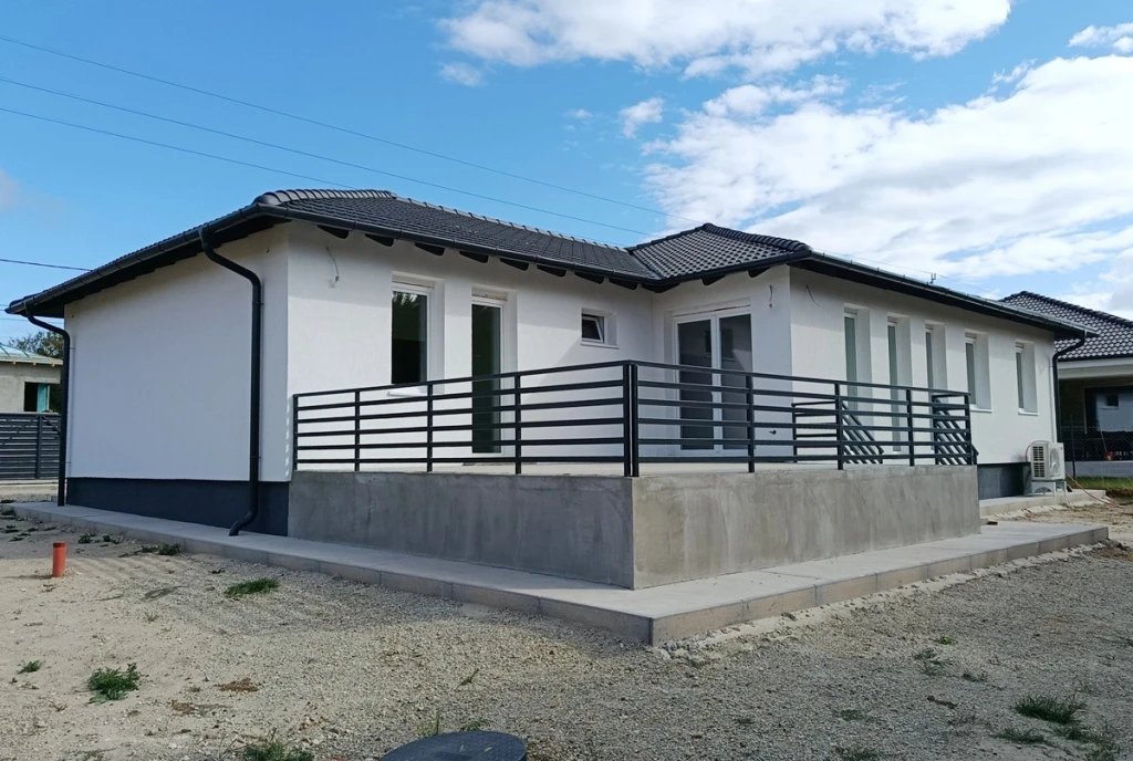 Érd, Bihari utca környékén, 186 m²-es, családi ház, 5 szobás