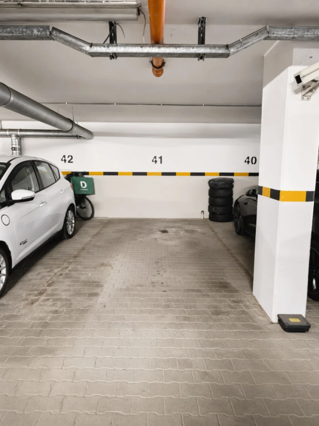 XIII. Kerület, Angyalföld, 25 m²-es, teremgarázs hely, újszerű állapotú