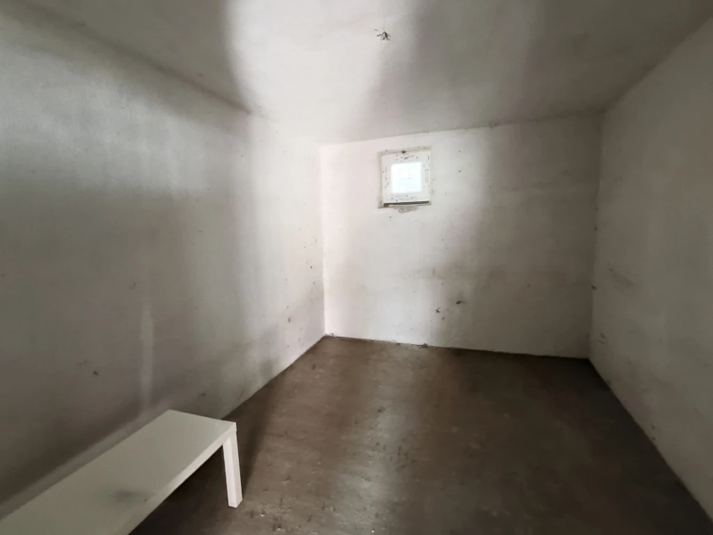 Tóalmás, Kossuth Lajos út környéke, 360 m²-es, 4 generációs, családi ház