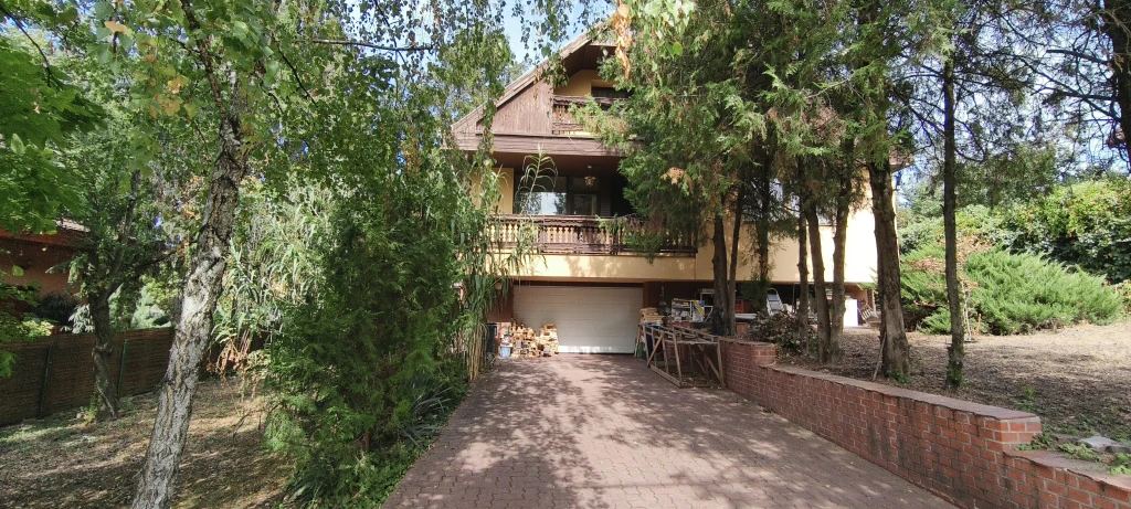 XVI. Kerület, Irha utca, 313 m²-es, családi ház, 6 szobás, átlagos állapotú