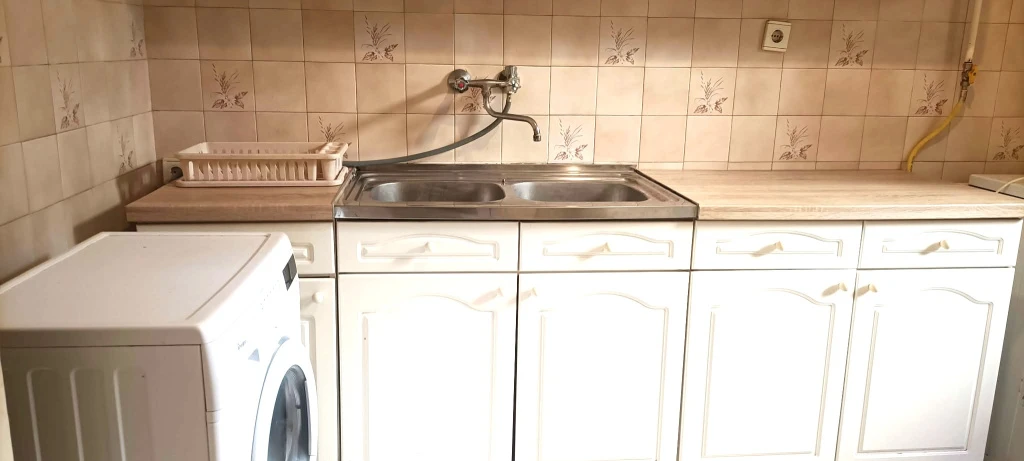 IX. Kerület, Liliom utca, 51 m²-es, társasházi lakás, 2 szobás