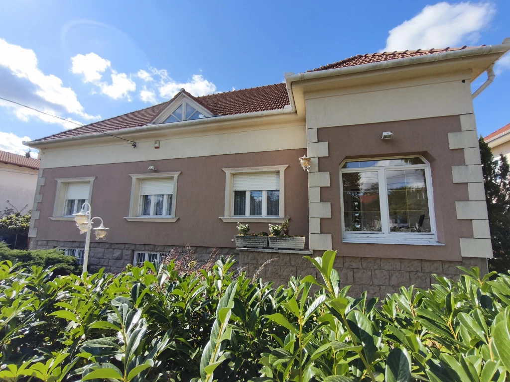 XVI. Kerület, Mátyásföld-Petőfikert utca, 140 m²-es, 2 generációs, családi ház