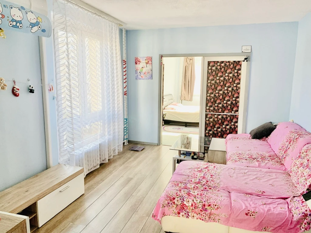 XV. Kerület, Páskomliget utca, 78 m²-es, társasházi lakás, 4 szobás