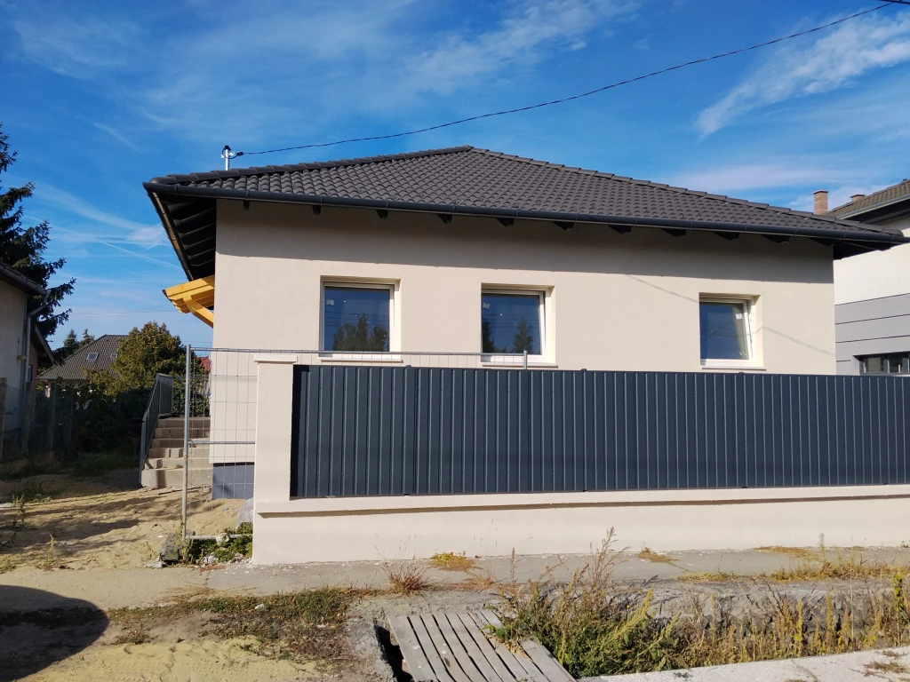 Dunakeszi, Révdűlő, 90 m²-es, családi ház, 4 szobás, újszerű állapotú