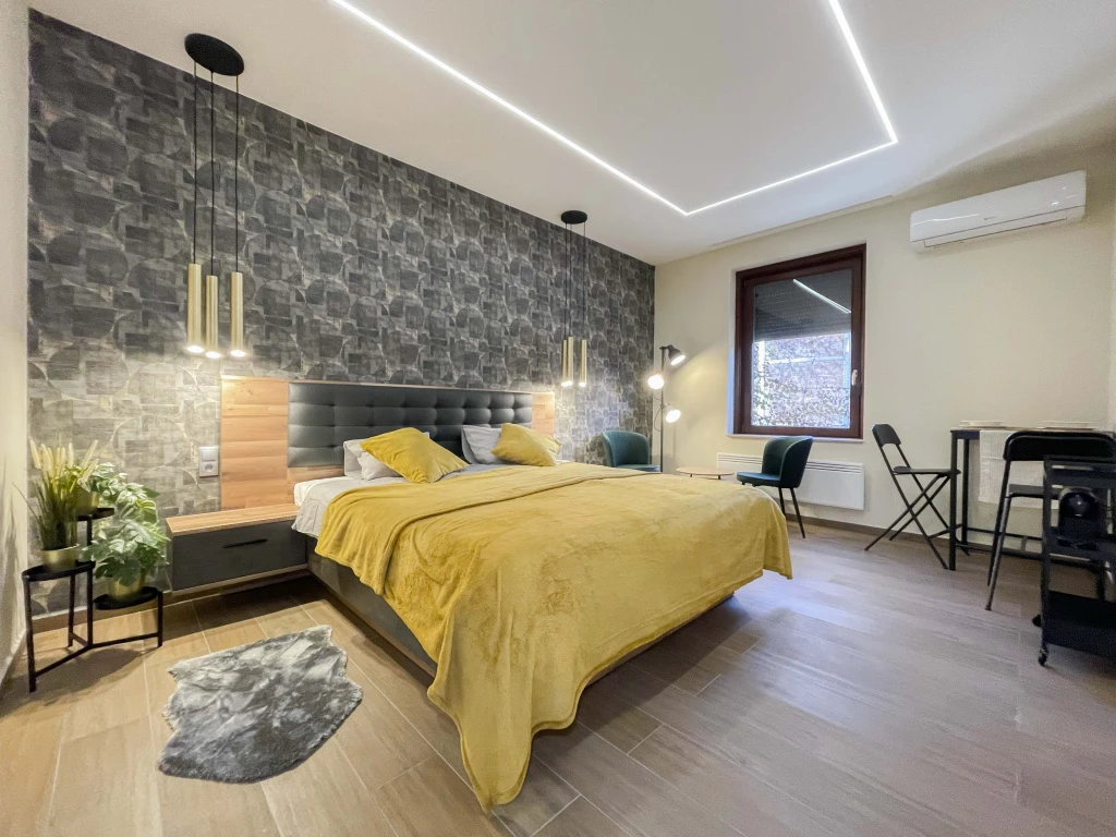 VII. Kerület, Kazinczy utca, 30 m²-es, társasházi lakás, 1 szobás
