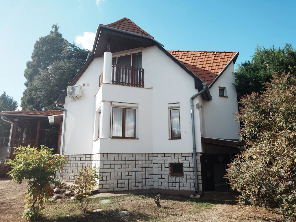 Velence, Bogrács utca, 150 m²-es, 2 generációs, családi ház, 5+1 szobás