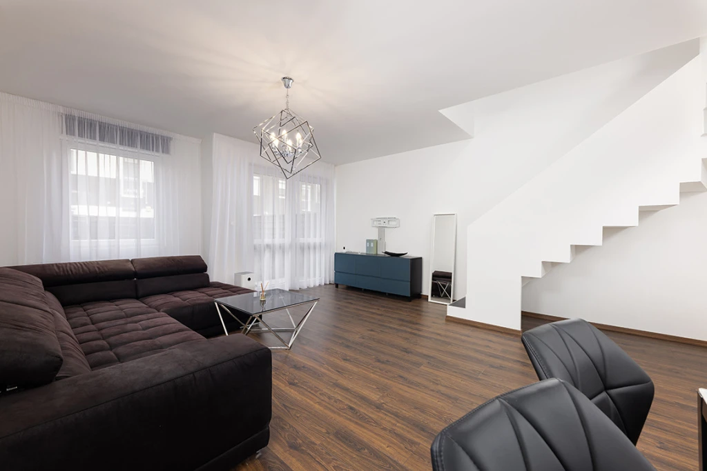 Vecsés, Wass Albert utca, 96 m²-es, sorház, 4 szobás, újszerű állapotú