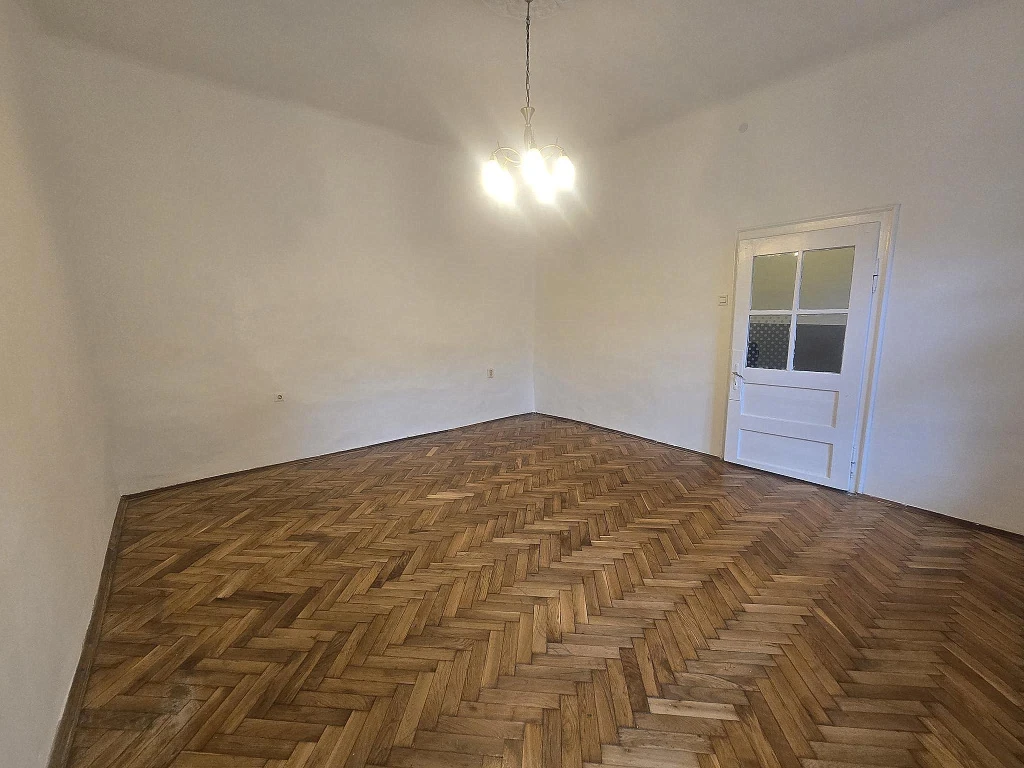 IV. Kerület, Liszt Ferenc utca, 33 m²-es, társasházi lakás, 1 szobás