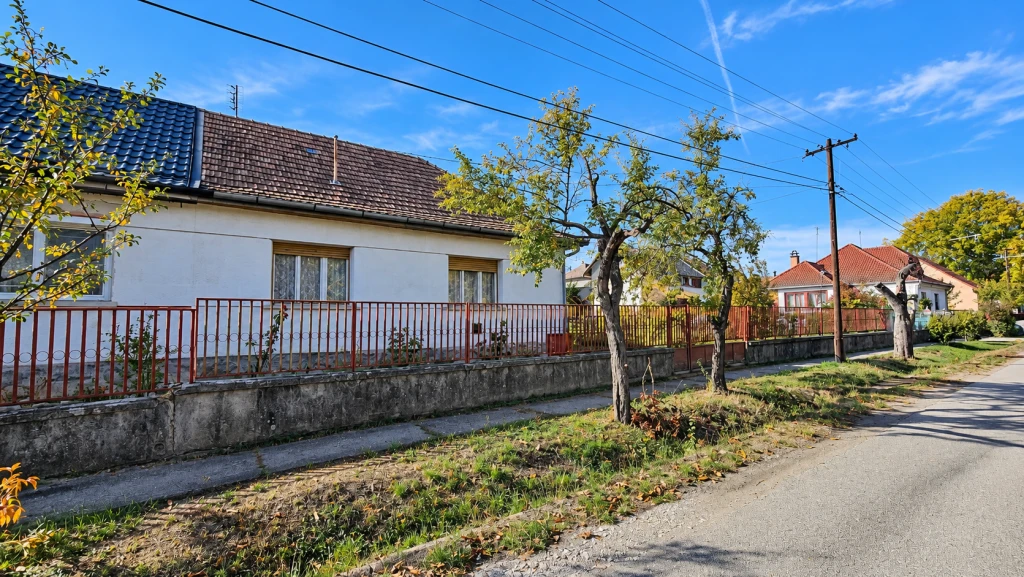 Nógrád, Vasút sor, 75 m²-es, családi ház, 2 szobás, felújítandó állapotú