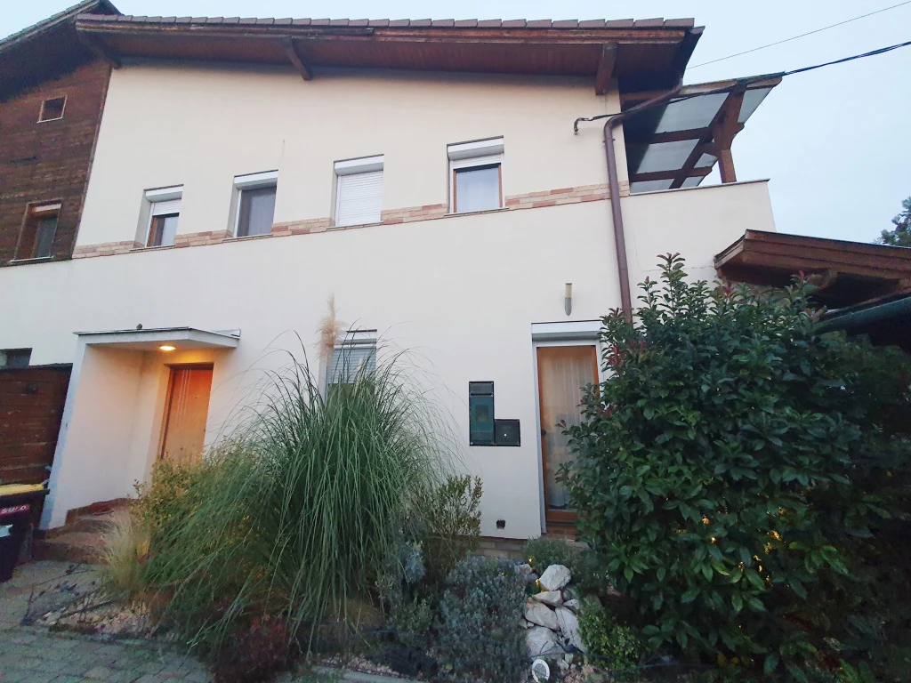 XVII. Kerület, Naplás út közeli csendes utca, 117 m²-es, ikerház