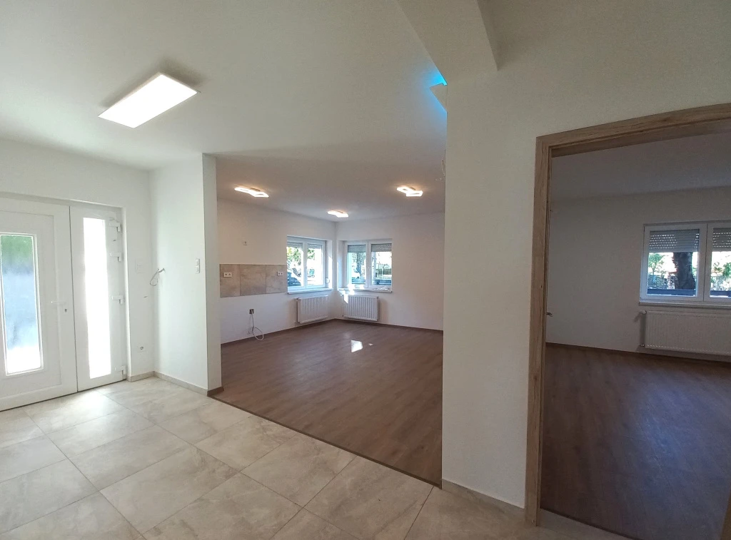 Dunakeszi, Alag, 96 m²-es, társasházi lakás, 4 szobás, újszerű állapotú