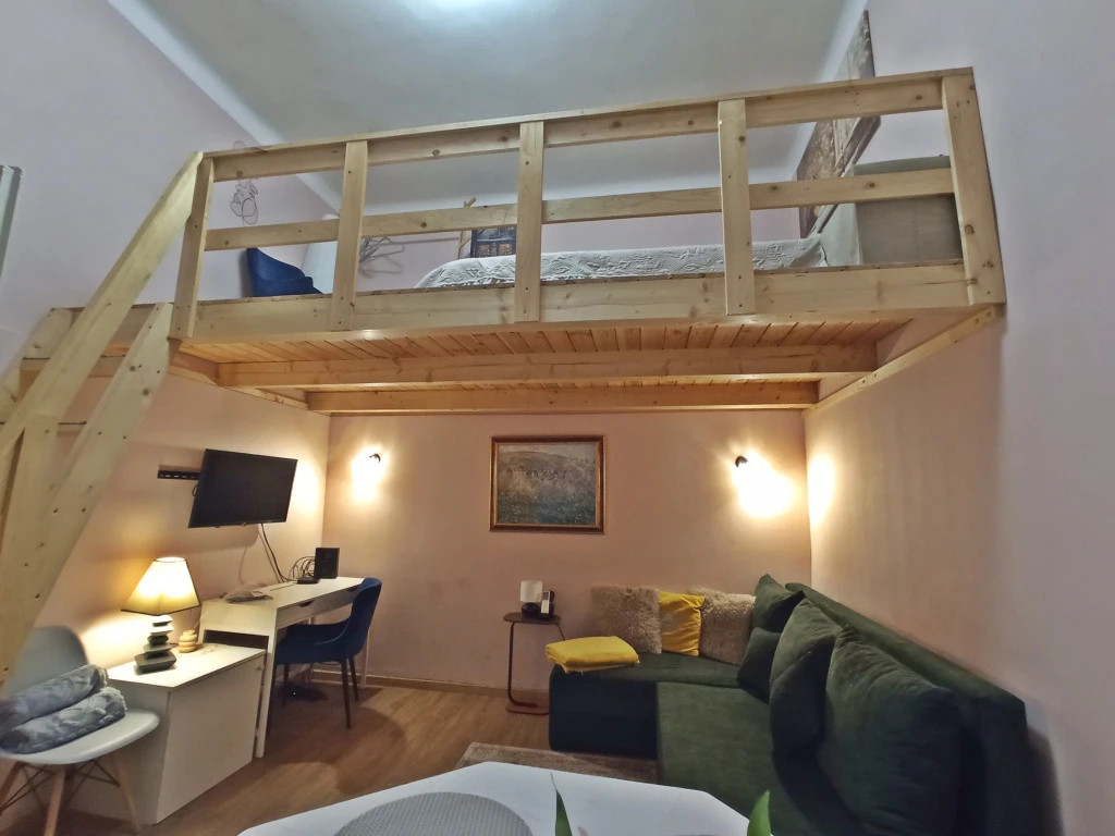 VII. Kerület, Keleti pu. közelében, 26 m²-es, társasházi lakás