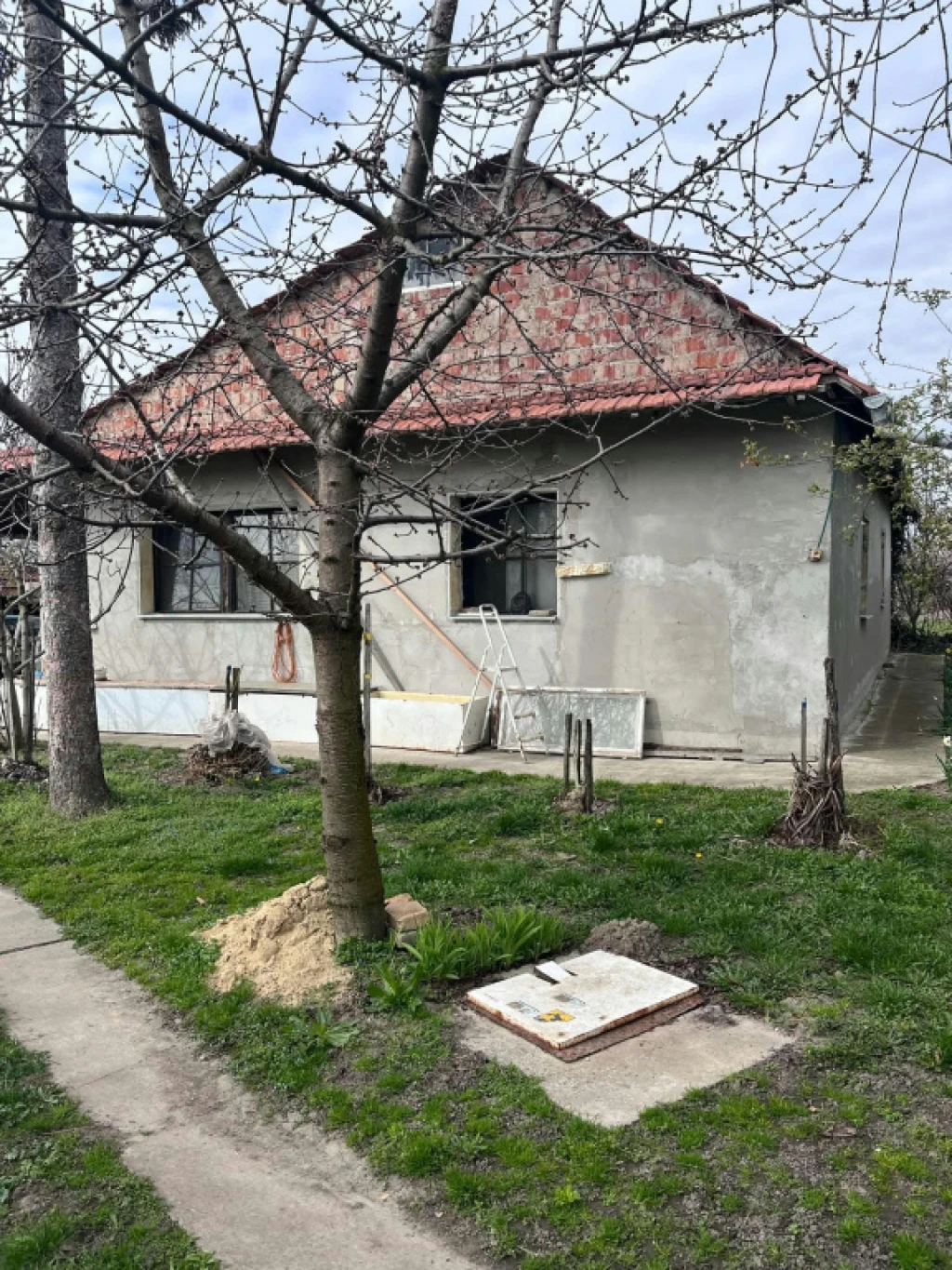 Pincehely, Központ közeli utca, 110 m²-es, családi ház, 3 szobás