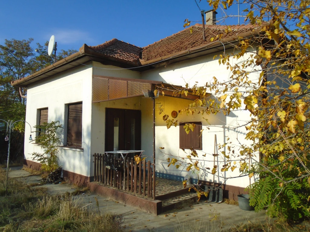 Tiszakécske, Kurázs utca, 102 m²-es, családi ház, 3 szobás, átlagos állapotú