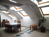 Egy ugrásra a Batthyány tértől kiadó, egy tetőteraszos lakás a Budai várra és a Parlamentre panorámával!