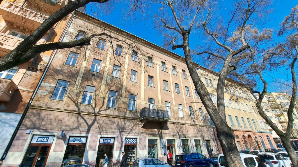 Belső-erzsébetvárosi, központi elhelyezkedésű 2 szobás lakás eladó!