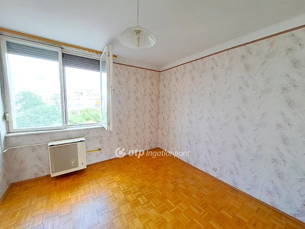 For sale brick flat, Szolnok