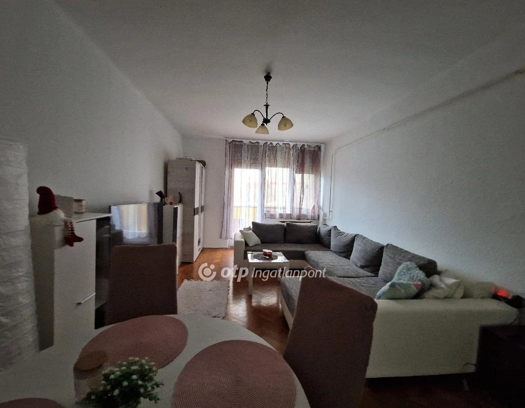 For sale brick flat, Karcag
