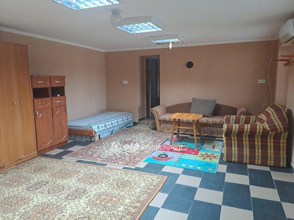 Eladó Üzlethelyiség, Kisújszállás